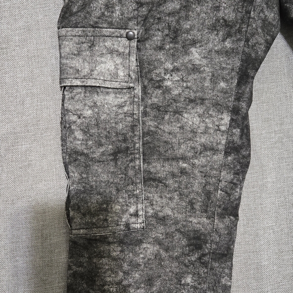 ALICE + OLIVIA Black Gray Acid Wash Cargo Pants - Picture 3 of 16